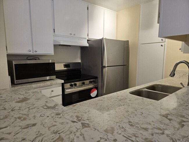 Building Photo - 3 Bedroom Apartment near to LMU, minutes t...