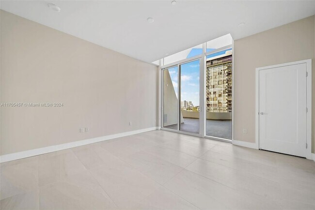 Building Photo - 555 NE 34th St