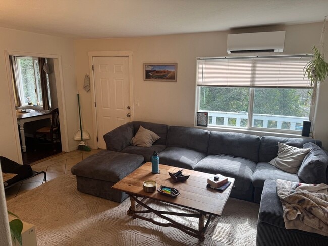 Building Photo - Great Single Level Home in Oakridge!