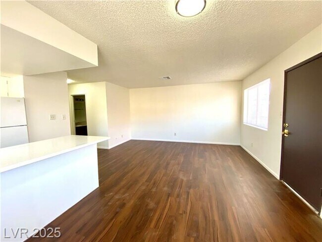Building Photo - 2 Bed 2 Bth condo unit close to UNLV-***2 WEEKS FREE***