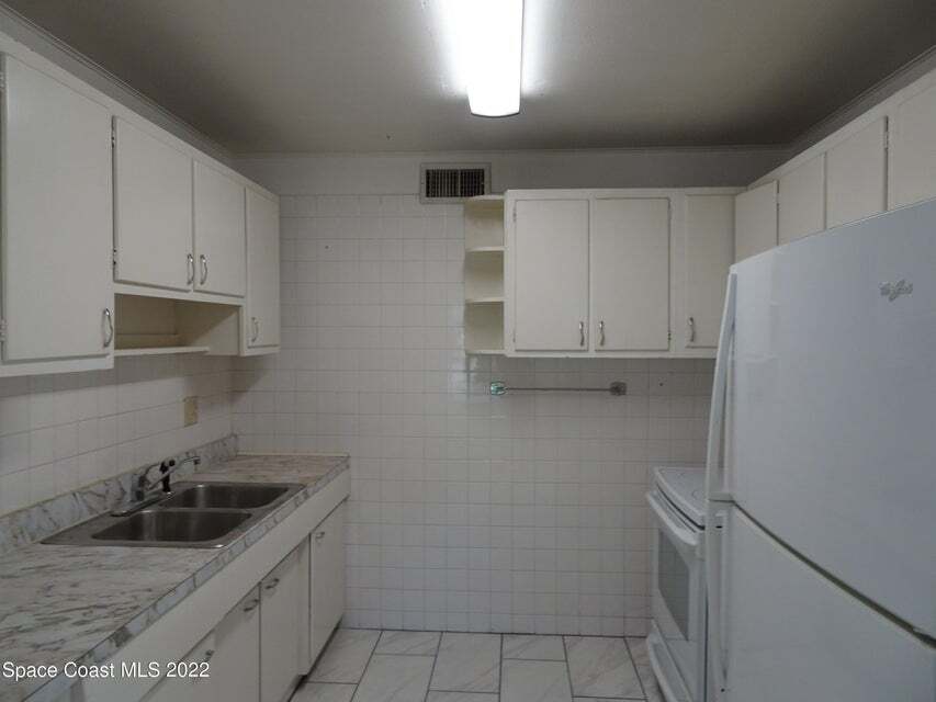 Kitchen - 18 North Ct