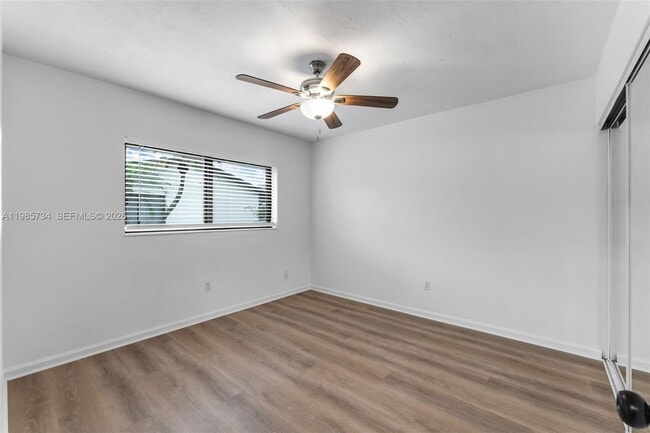 Building Photo - 9454 Sterling Dr