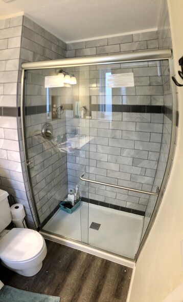 Master bath - 1889 12th Ave SW