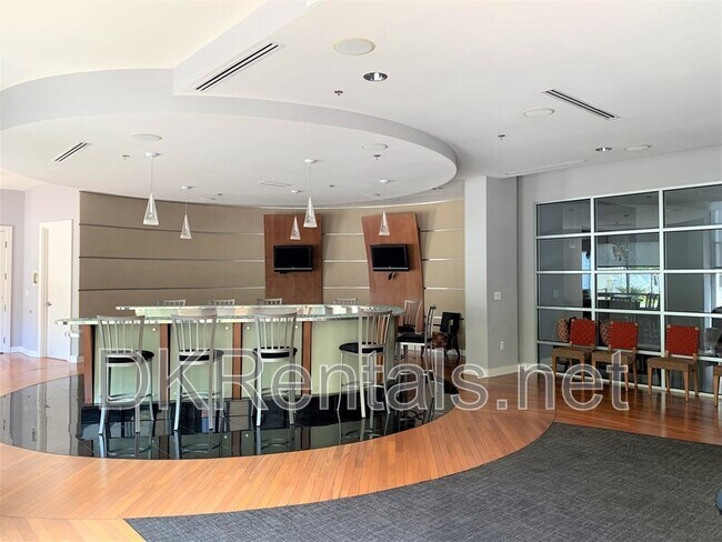 Building Photo - 711 Cosmopolitan Dr NE