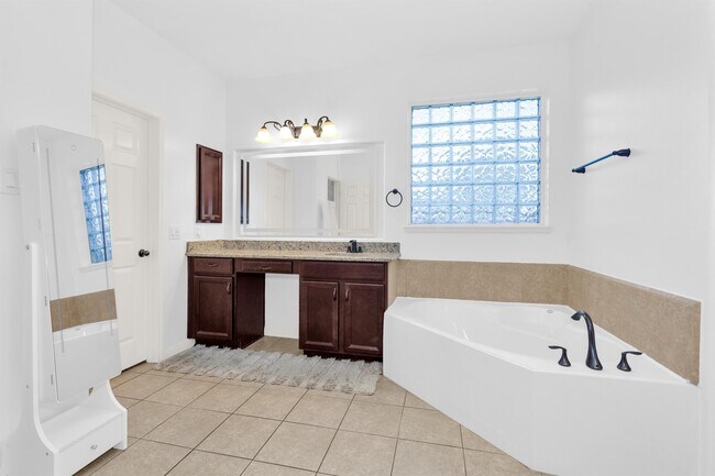 Building Photo - 2944 Auburn Woods Dr