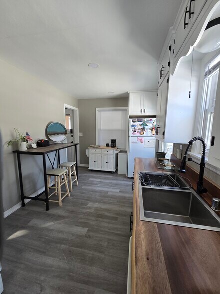 Building Photo - 10535 W Spring Green Rd