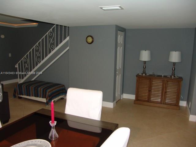 Building Photo - 802 NE 27th Ave