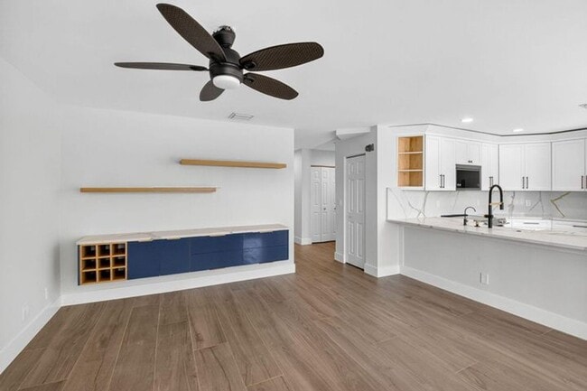 Building Photo - 7306 Spinnaker Bay Dr