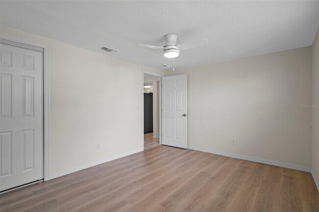 Building Photo - 9740 Lamantin Dr