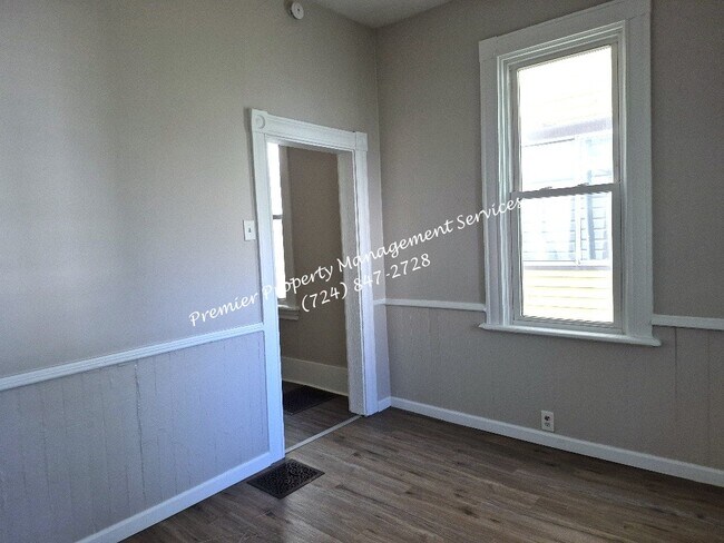 Building Photo - 1525 3rd Ave