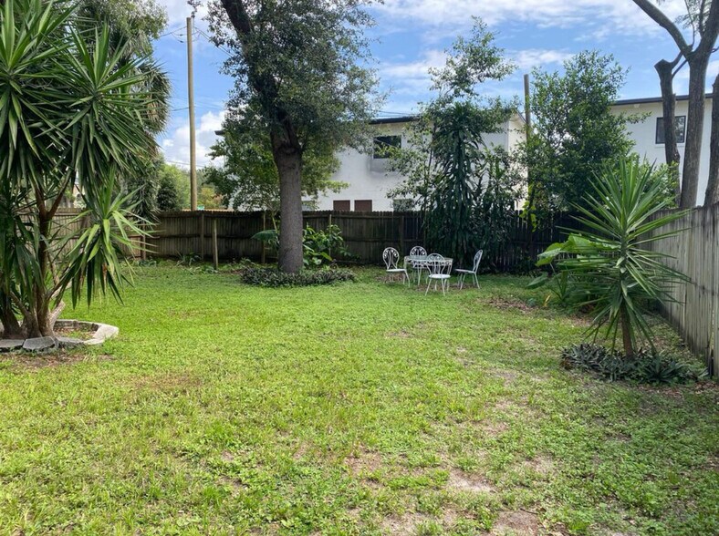 Building Photo - 2805 E Washington St