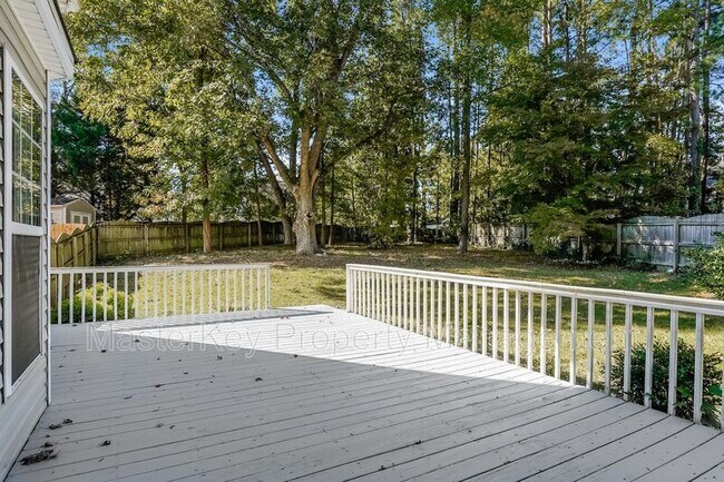 Building Photo - 105 Grandtree Ct
