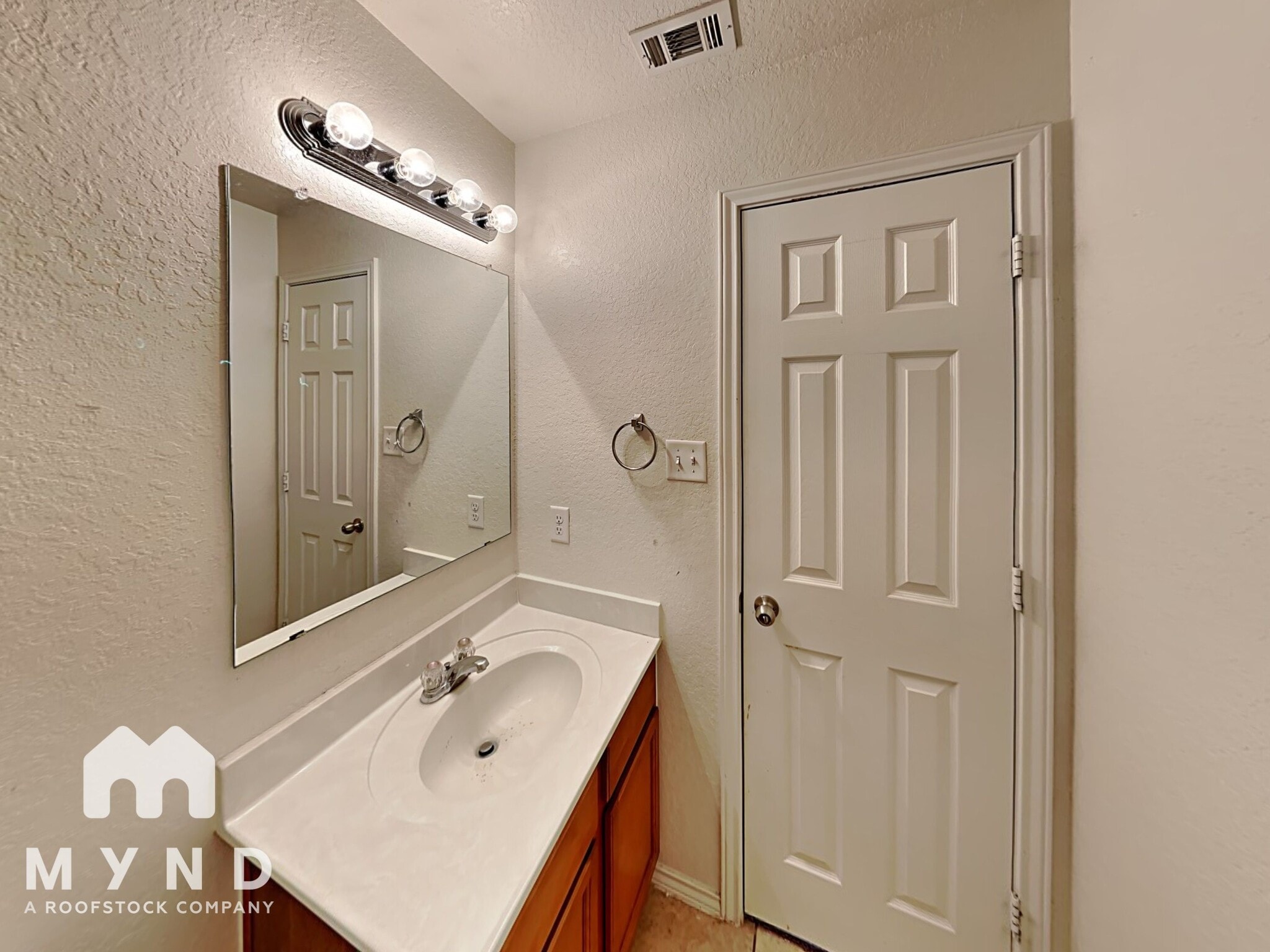 Building Photo - 9203 Silver Vista