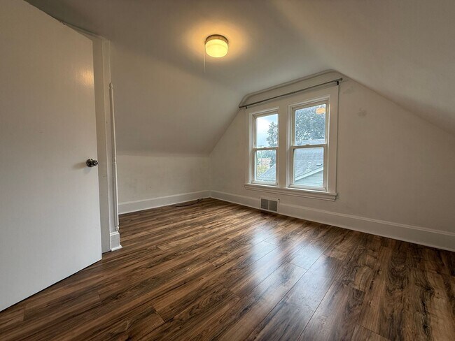 Building Photo - 1024 Livingston Ave