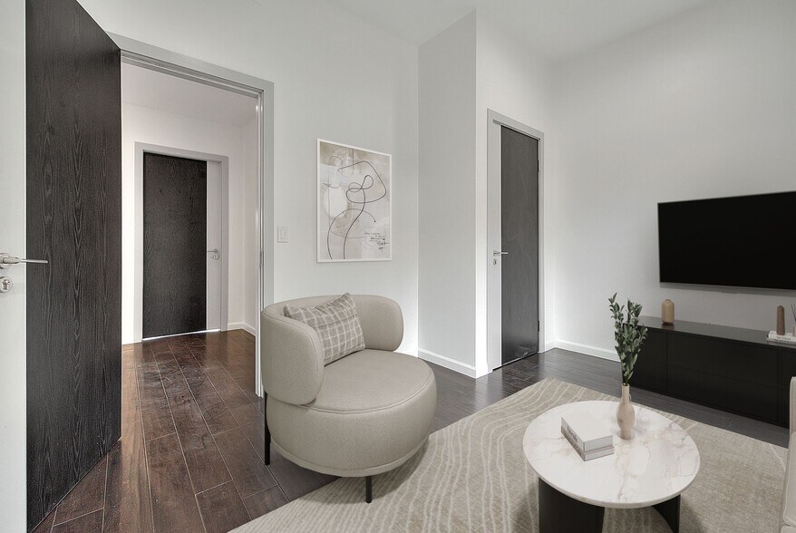 Building Photo - 1952 N Beachwood Dr