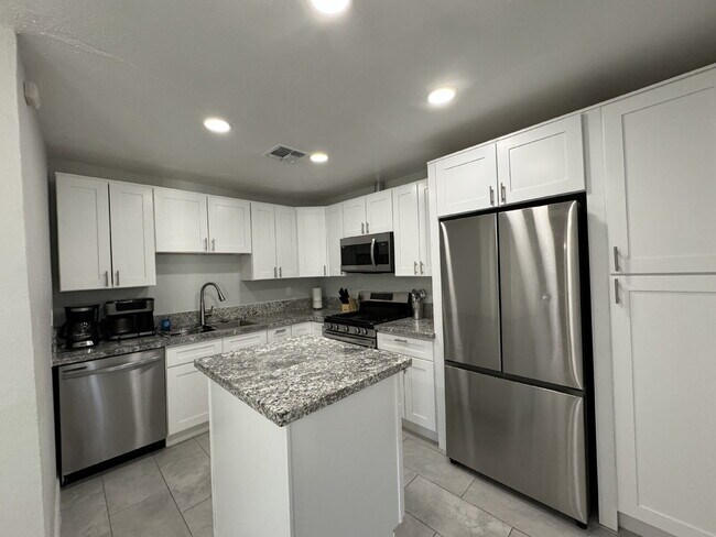 Building Photo - 714 N Belvedere Ave