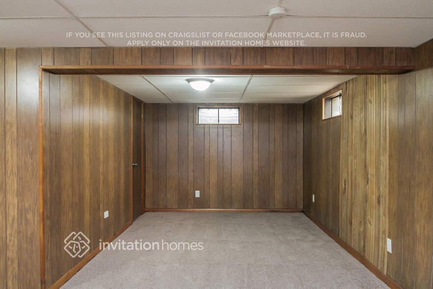 Building Photo - 301 S Reedwood Dr