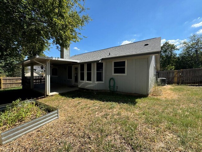 Building Photo - 219 Crystal Knoll Blvd