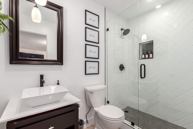 Building Photo - 4630 N 68th St