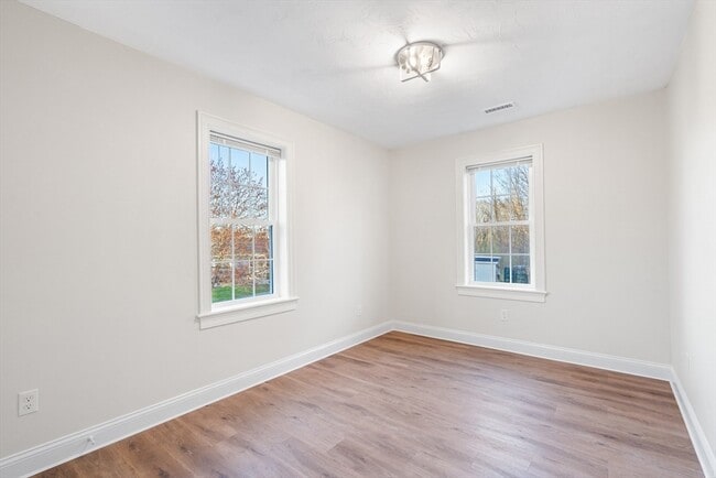 Building Photo - 57 Maple Ave