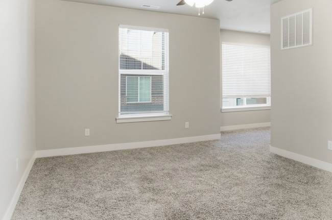 Building Photo - 4716 W Grady Ln