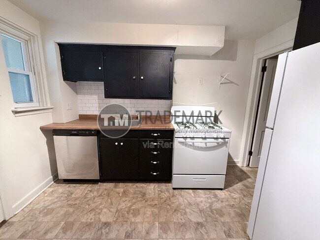 Building Photo - 925 Lafayette St