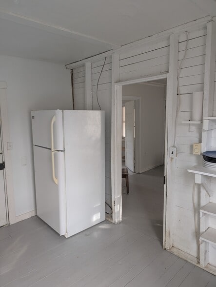 Building Photo - 115 5th St