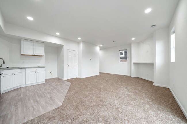 Building Photo - Brand new 3 bed 2.5 bath townhome $500 mov...