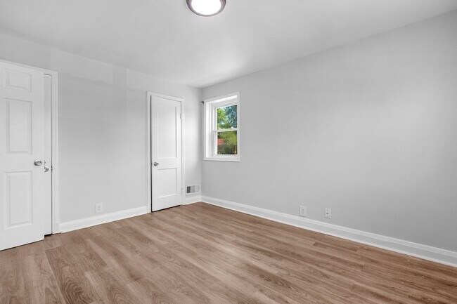 Building Photo - 3912 Mortimer Ave
