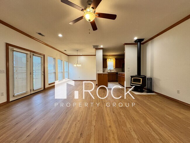 Building Photo - Charming 3-Bed 3-Bath Home with Tornado Sh...