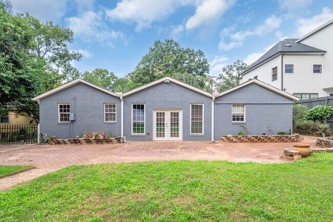 Building Photo - Space to Live, Room to Dream, 4BR/2BA with flex space, office, 2 car dettached garage and ample p...
