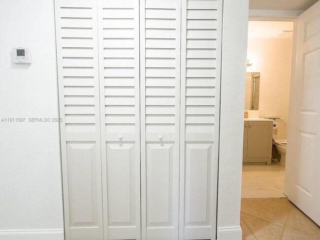 Building Photo - 1201 Lake Victoria Dr