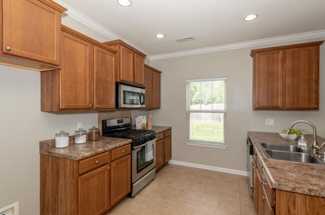 Building Photo - West Knoxville 37932 - 4 bedroom, 2.5 bath...