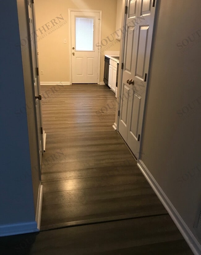 Building Photo - 3921 Banyan Ct