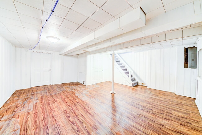 Building Photo - 103 Harwood St