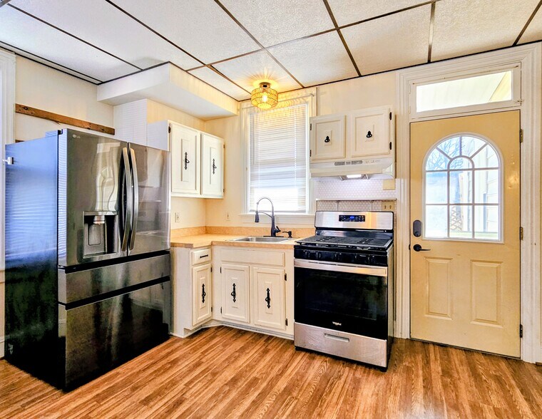 Building Photo - 2050 State St