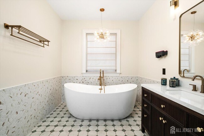 Building Photo - 11 Hamilton Dr