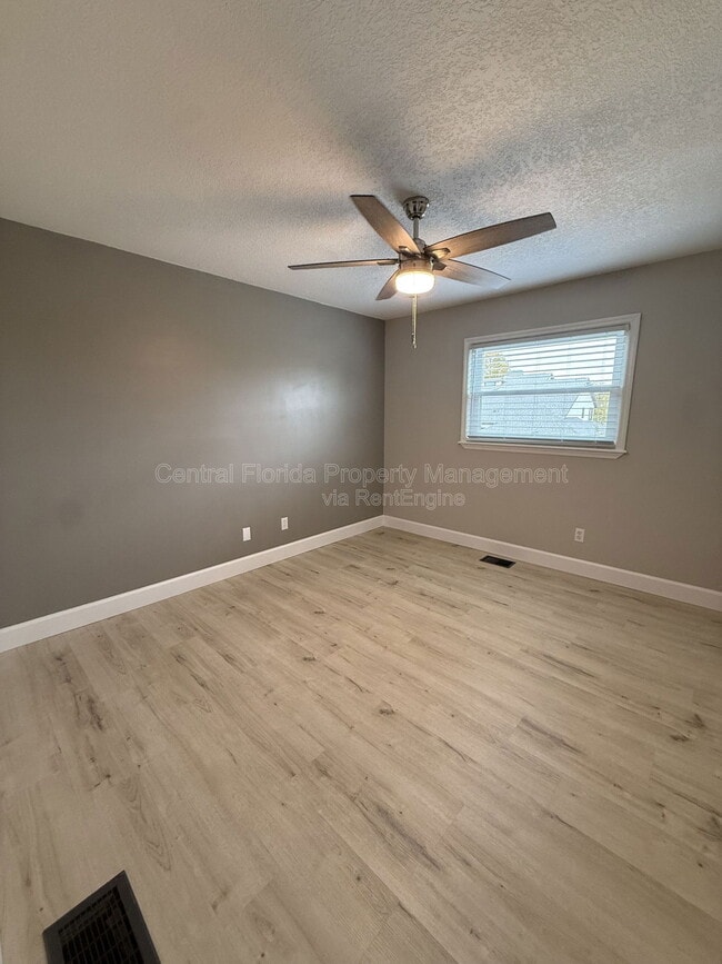 Building Photo - 103 Lake Brantley Terrace