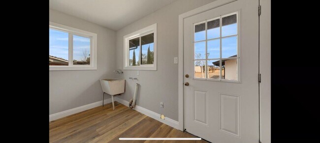 Building Photo - Single Story Home With Acreage