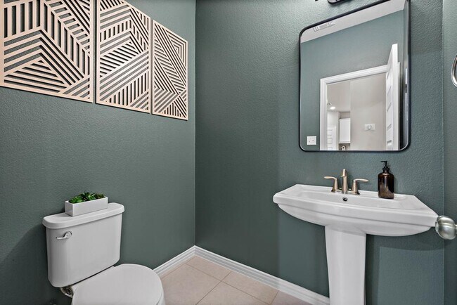 Building Photo - 3009 Diego Dr