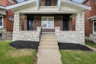 Building Photo - 5055 Lindenwood Ave