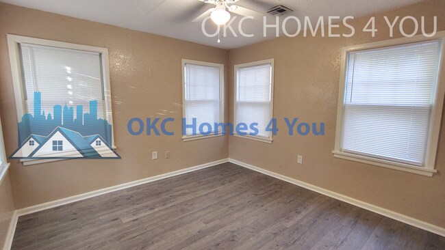 Building Photo - 3 Bedroom, 1 Block South of UCO