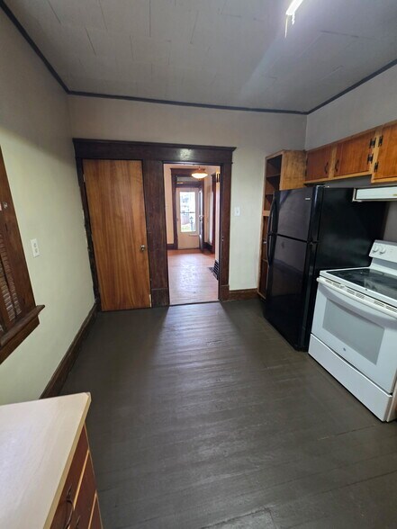 Building Photo - 364 S 10th St