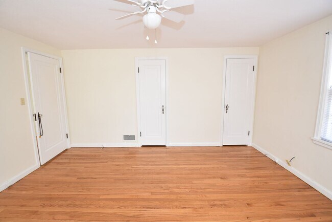 Building Photo - Adorable 3 Bedroom on McKinley Ave. South ...