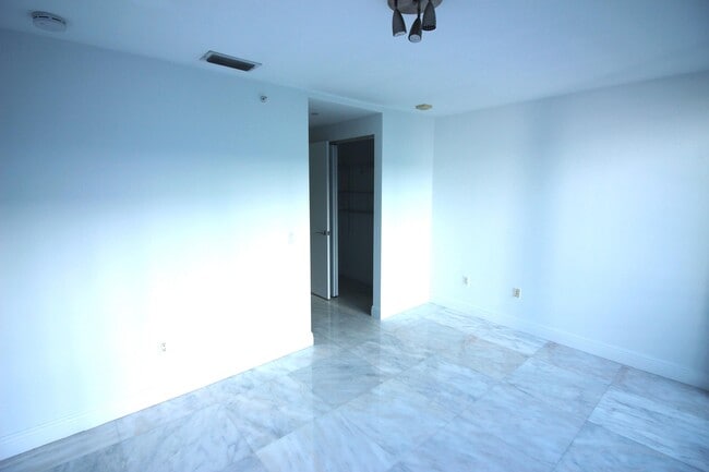 Building Photo - 2950 NE 188th St