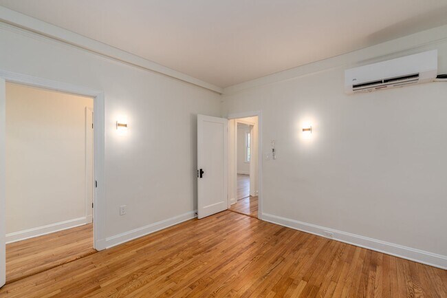 Building Photo - 2-Bedroom plus Office/Den, 1-Bathroom Apartment with Porch near JHU