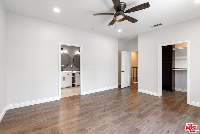 Building Photo - 7124 Farralone Ave