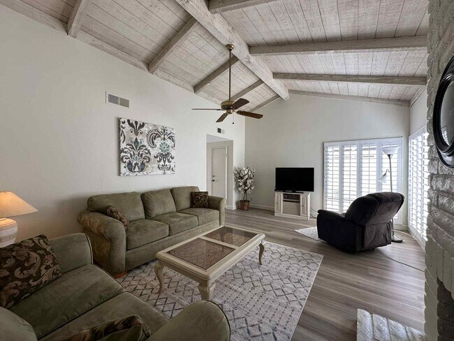 Building Photo - 2350 E Miramonte Cir