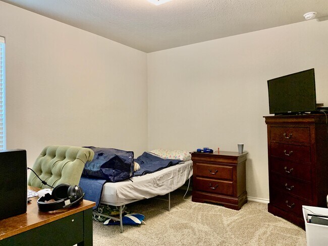 Building Photo - 13313 Avenue V