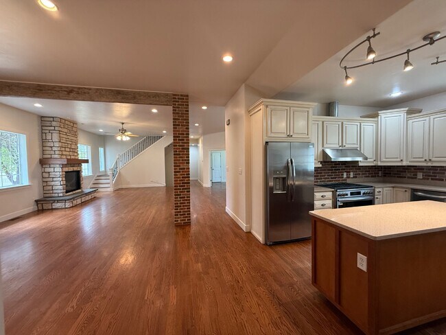 Building Photo - 2630 New Orchard Ct